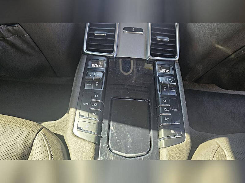 2016 Porsche Panamera