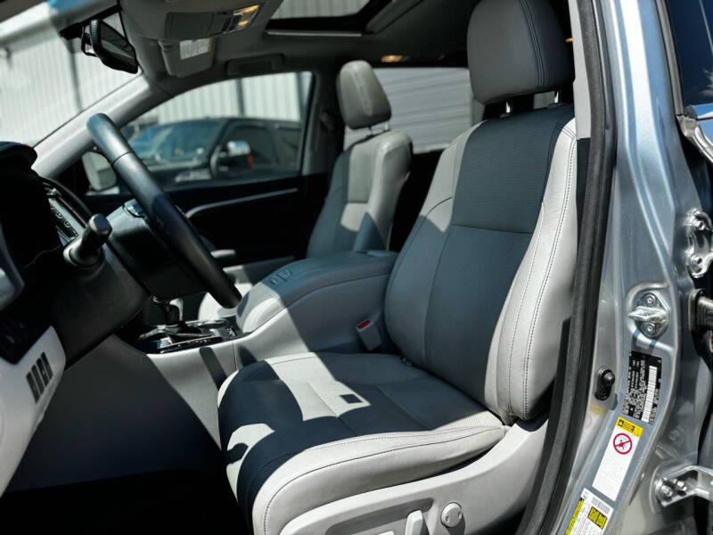 2015 Toyota Highlander Limited photo 21