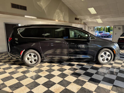 2017 Chrysler Pacifica Touring-L Plus