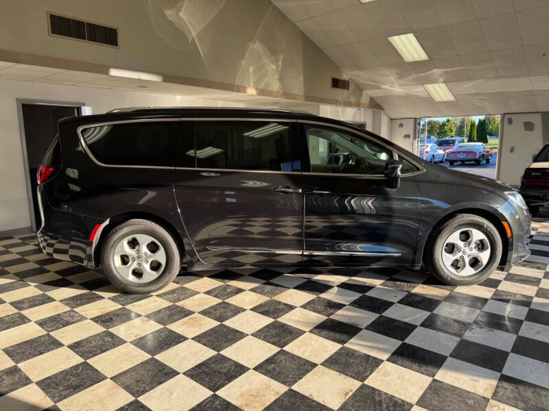 2017 Chrysler Pacifica Touring-L Plus