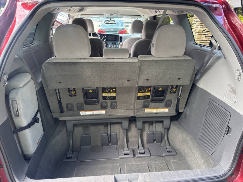 2015 Toyota Sienna LE 7-Passenger Auto Access Seat