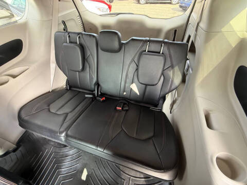 2017 Chrysler Pacifica Touring-L