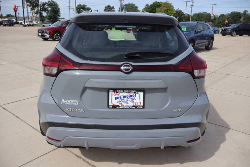 2023 Nissan Kicks SR