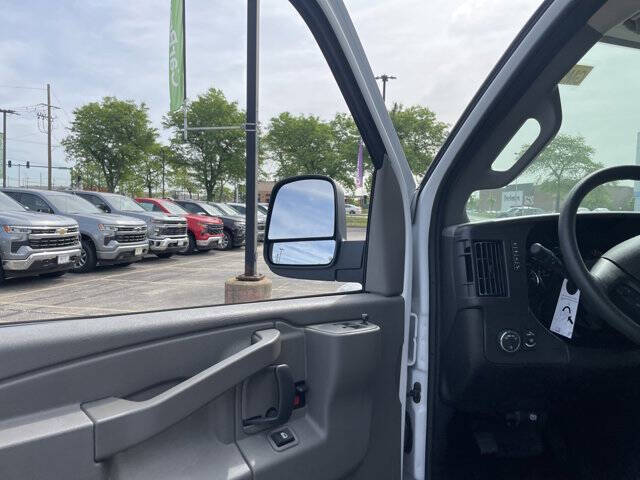 2025 Chevrolet Express 3500