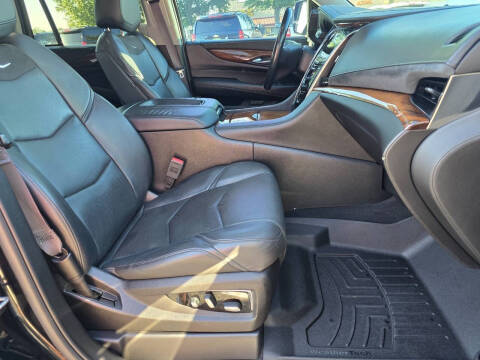 2017 Cadillac Escalade Luxury