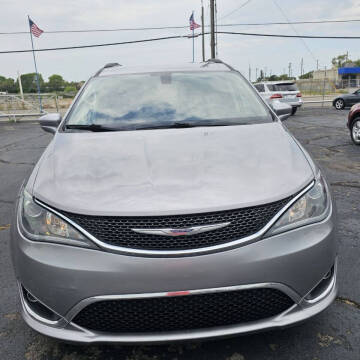 2017 Chrysler Pacifica Touring-L