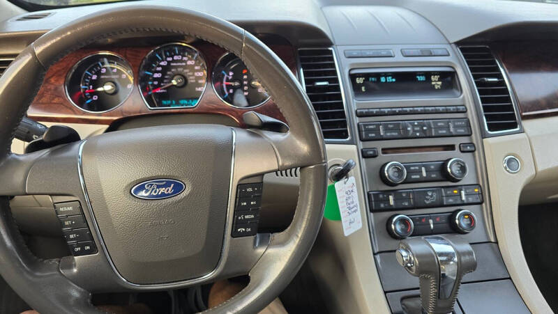 2011 Ford Taurus SEL