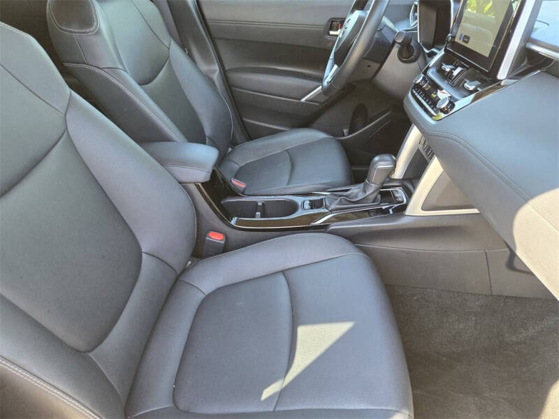 2024 Toyota Corolla Cross XLE