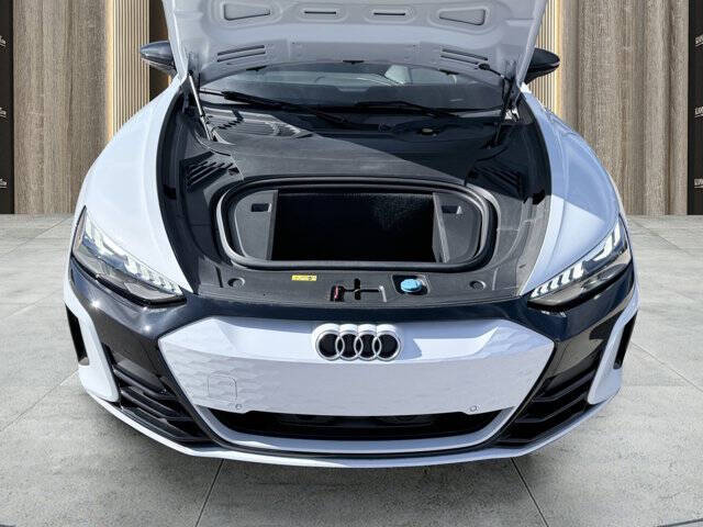 2024 Audi e-tron GT quattro Premium Plus