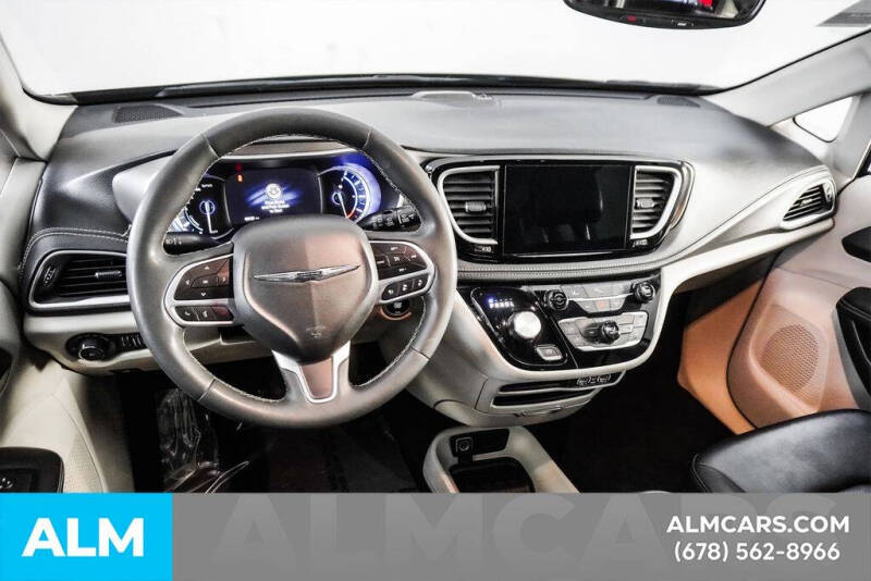 2024 Chrysler Pacifica Plug-In Hybrid Select