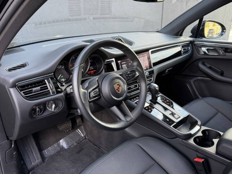 2025 Porsche Macan