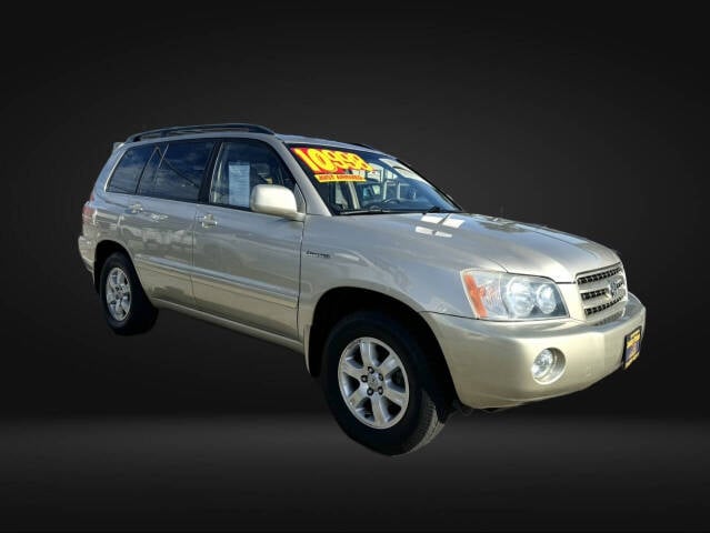 2003 Toyota Highlander for sale at Country Motors in Salinas, CA