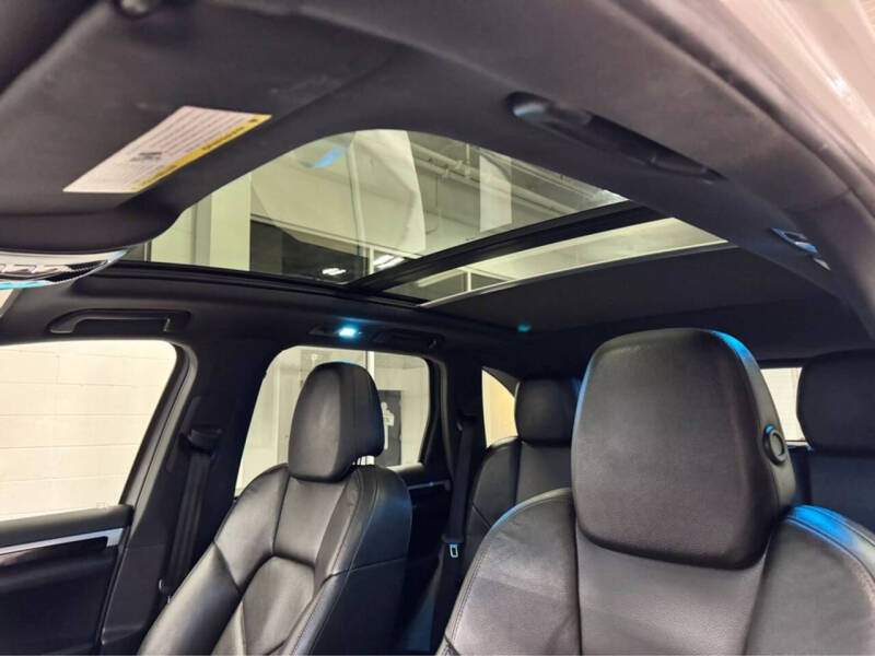 2014 Porsche Cayenne Platinum