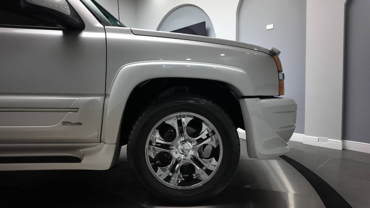 2004 Chevrolet Avalanche 11