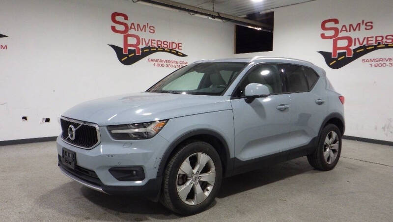 2019 Volvo XC40 T5 Momentum