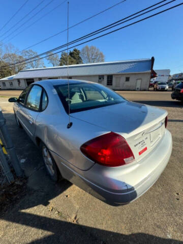 2003 Ford Taurus SE