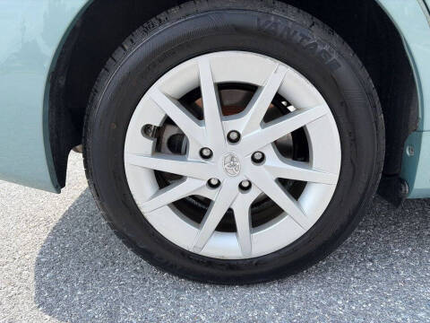 2014 Toyota Prius v Three