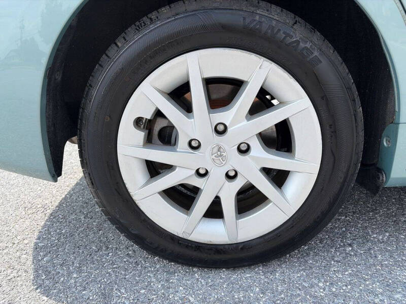 2014 Toyota Prius v Three