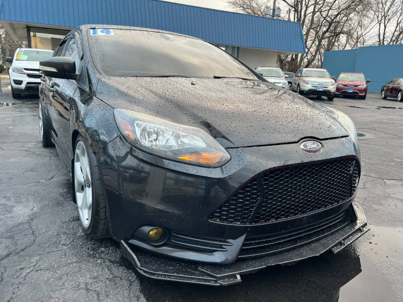 https://cdn05.carsforsale.com/407025182f2d91bfdc396f3516dc9edc/800x600/2014-ford-focus-st-4dr-hatchback.jpg