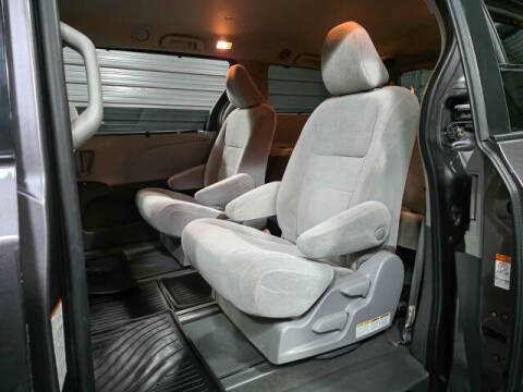 2020 Toyota Sienna LE 7-Passenger