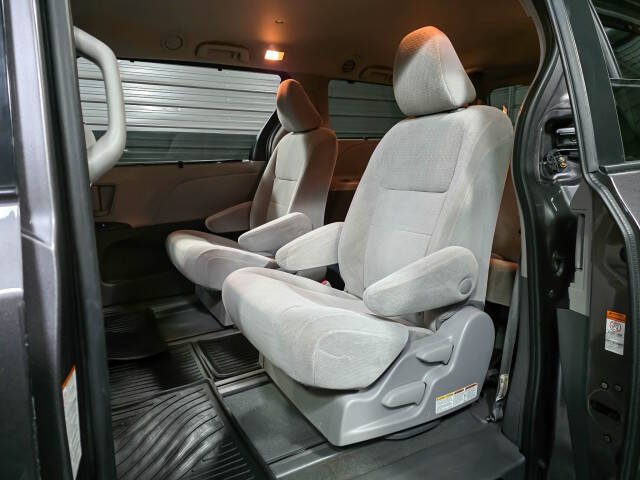 2020 Toyota Sienna LE 7-Passenger