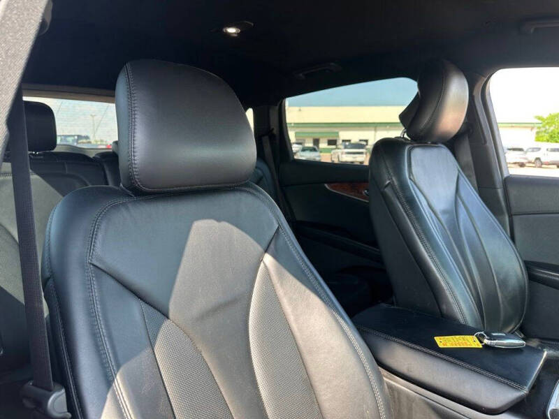 2019 Lincoln Nautilus Select
