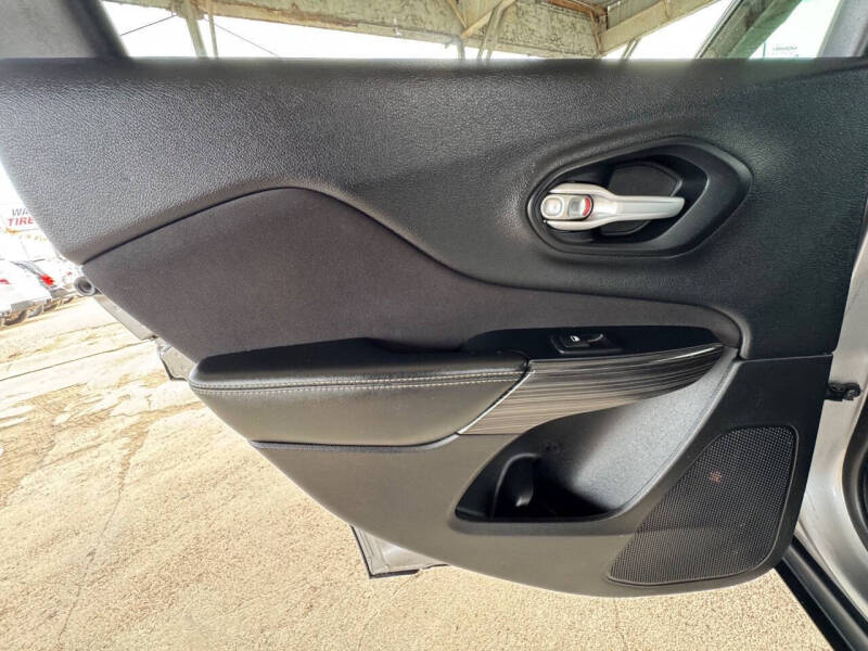 2015 Jeep Cherokee Sport