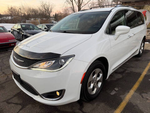 2017 Chrysler Pacifica Touring-L Plus