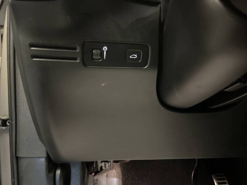 2022 Volvo XC40 T5 R-Design