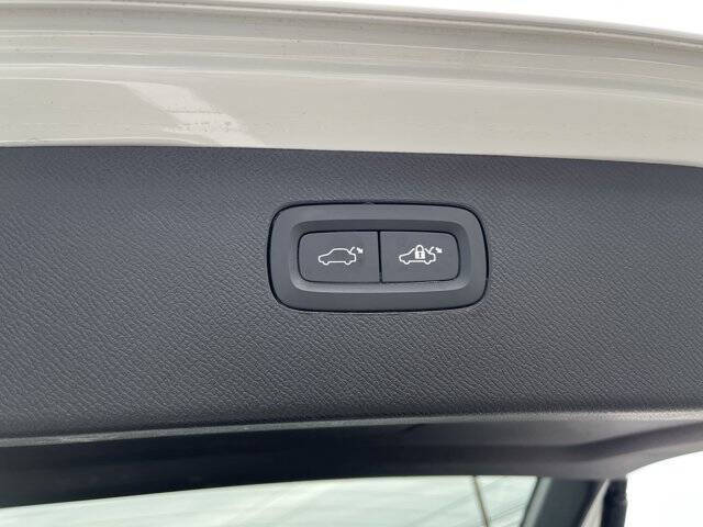 2024 Volvo XC90 Recharge T8 Ultimate Bright Theme 7P