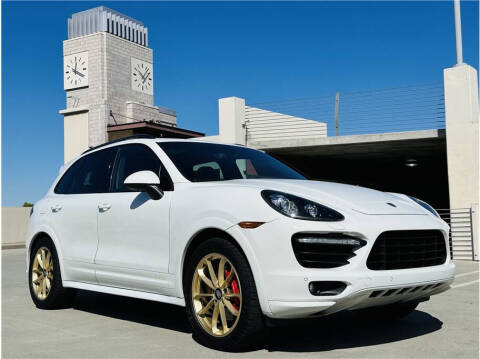 2013 Porsche Cayenne GTS