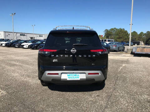 2025 Nissan Pathfinder SL