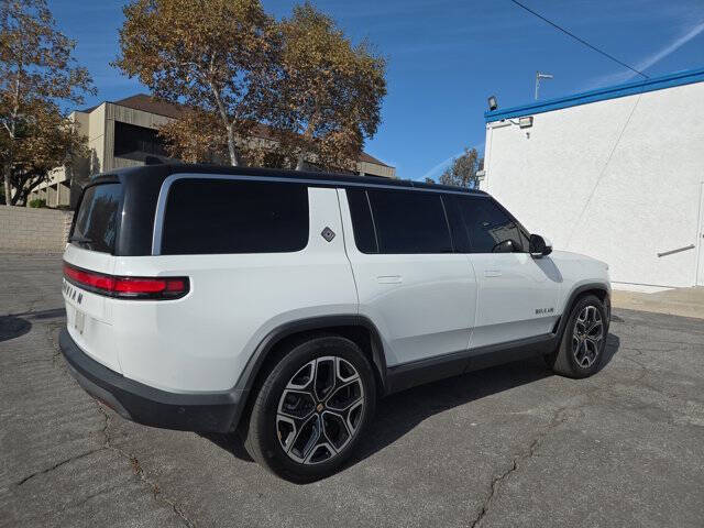 2025 Rivian R1S