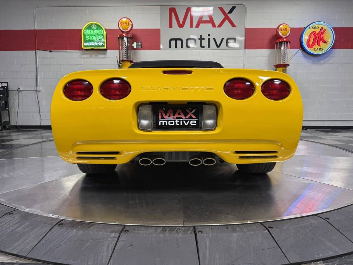 2004 Chevrolet Corvette 21