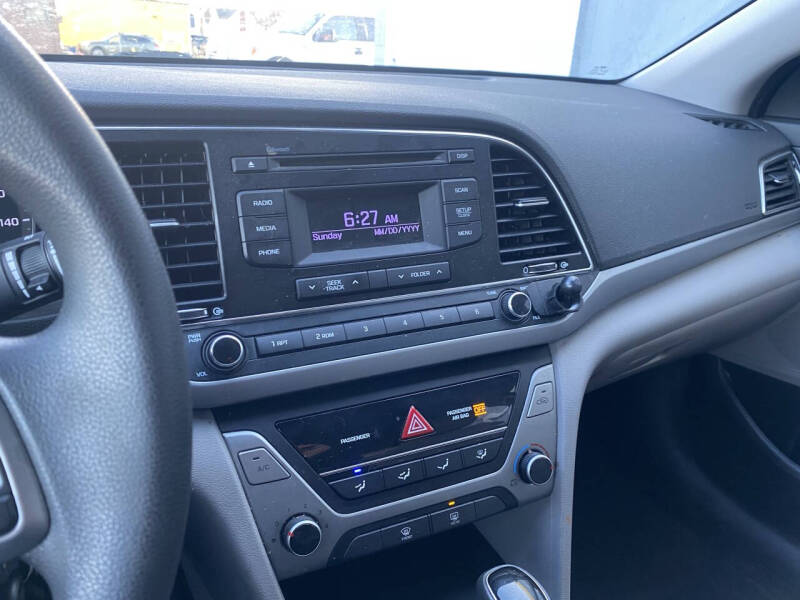 2018 Hyundai Elantra SE