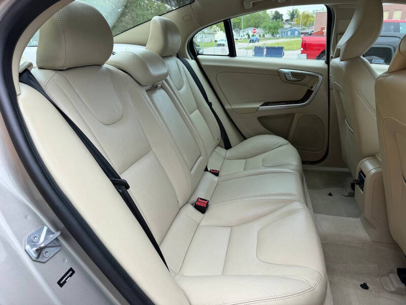 2015 Volvo S60 T5 Drive-E Platinum