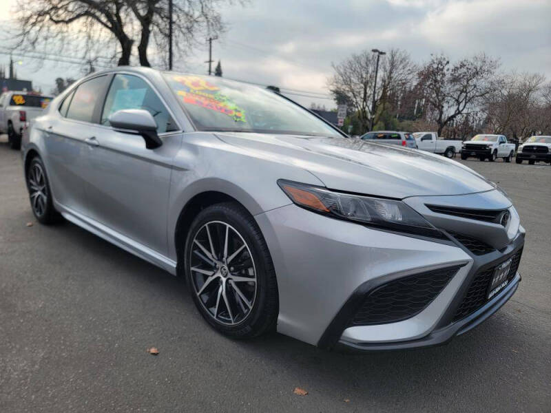 2022 Toyota Camry SE photo 7