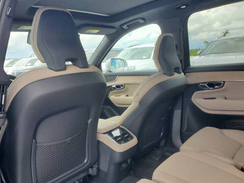 2025 Volvo XC90 B6 Core Bright Theme
