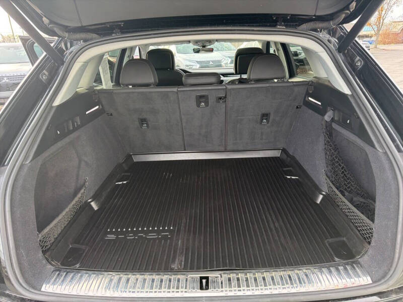 2021 Audi e-tron quattro Premium