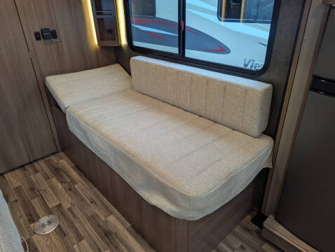 2018 Winnebago Trend 23D / 23ft