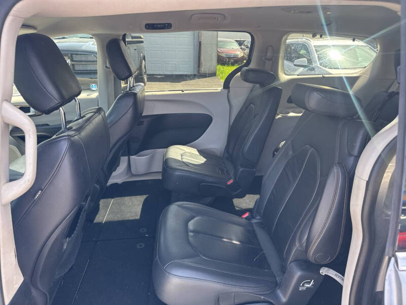 2017 Chrysler Pacifica Touring-L