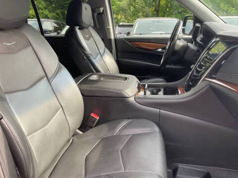 2017 Cadillac Escalade Luxury