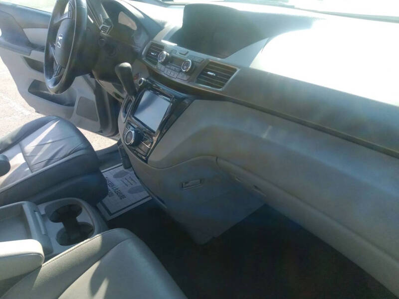 2015 Honda Odyssey EX-L - Photo 16