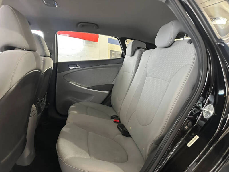2012 Hyundai Accent SE