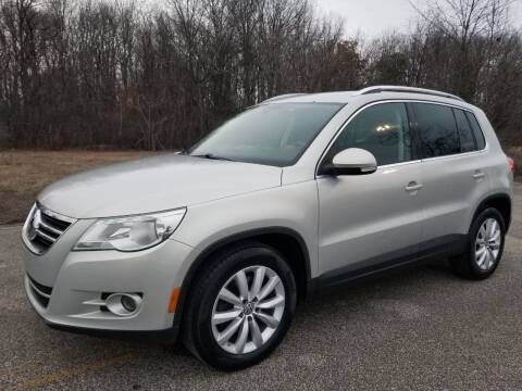 2011 Volkswagen Tiguan for sale at Akron Auto Center in Akron OH