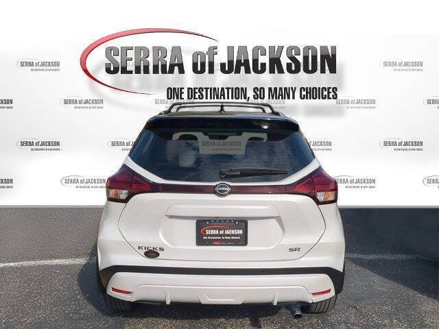 2023 Nissan Kicks SR