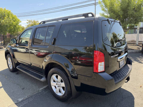 2008 Nissan Pathfinder SE