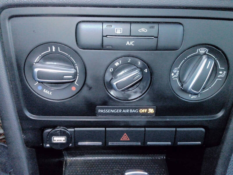 2014 Volkswagen Beetle 1.8T Entry PZEV