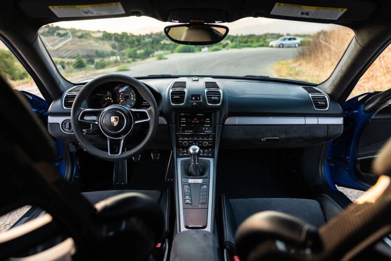 2016 Porsche Cayman GT4