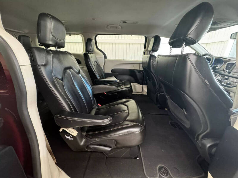 2020 Chrysler Voyager LXi